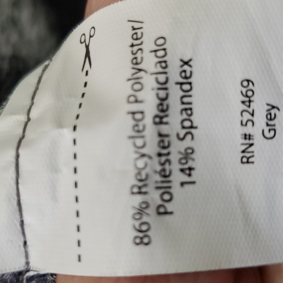 Avia, Beautiful shade of gray leggings size small (2-4) 2 big pockets in front. - Picture 7 of 9